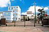 周辺：市川市立八幡小学校 徒歩8分。 570m