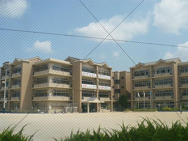 野洲市立野洲小学校（581m）