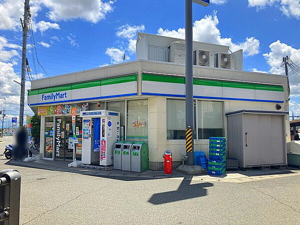 ファミリーマートJR大和小泉駅前店