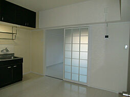 出水レジデンス 102 1階3DKのリビング/ダイニング