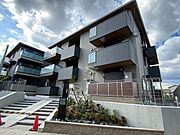 六地蔵駅より徒歩10分 新築 3階建の賃貸物件