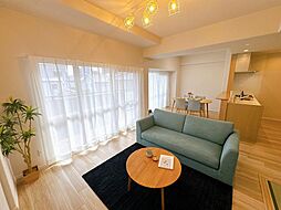 サーパスシティ栗林 3LDKのリビング/ダイニング