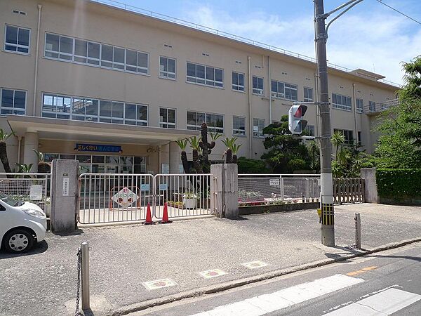 高松市立桜町中学校：徒歩8分（640ｍ）