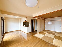 サーパス屋島百石 3LDKのリビング/ダイニング