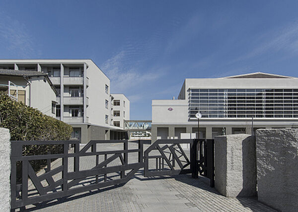 高松市立紫雲中学校：徒歩8分（640ｍ）