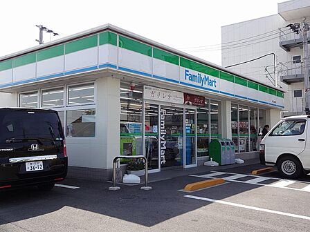 ファミリーマート高松三条町店：徒歩2分（100ｍ）