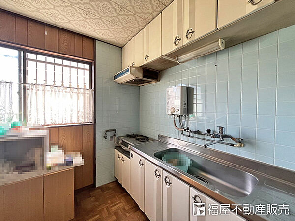 写真中の家具・調度品は売買対象に含まれません。