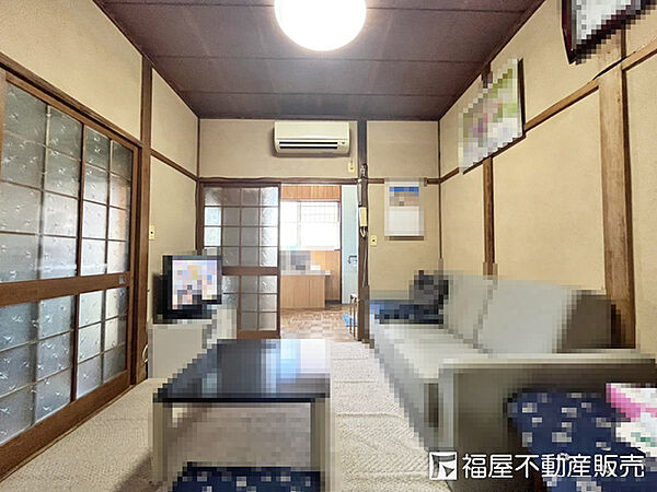 写真中の家具・調度品は売買対象に含まれません。