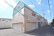 柏原駅より徒歩13分 築30年2ヶ月 3階建の賃貸物件