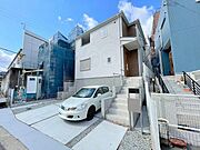 川西駅より徒歩11分 築1年11ヶ月 2階建の賃貸物件