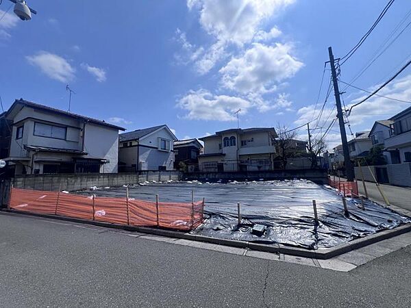 前面道路は4.5ｍ4ｍ公道。交通量が少なく、街並みが大変良い住宅環境です。