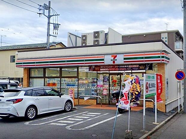 セブンイレブン横浜尻手3丁目店 徒歩8分。時間がない時にさっと寄れて便利なコンビニ。 640m