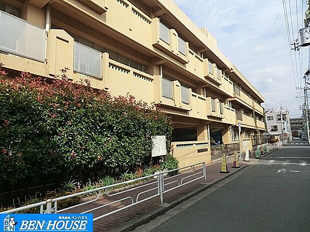 横浜市立末吉小学校 徒歩7分。教育施設が近くに整った、子育て世帯も安心の住環境です。 520m