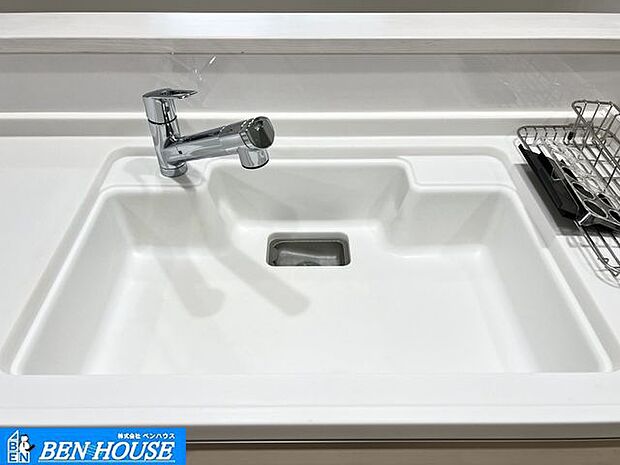 ビルトイン食洗機付きシステムキッチン・手洗いよりも節水・節約が可能な食洗器付き。パワフルな洗いで汚れも綺麗に落とします。・お片付けの時間も短縮でき、食後のご家族とのお時間も増えますね