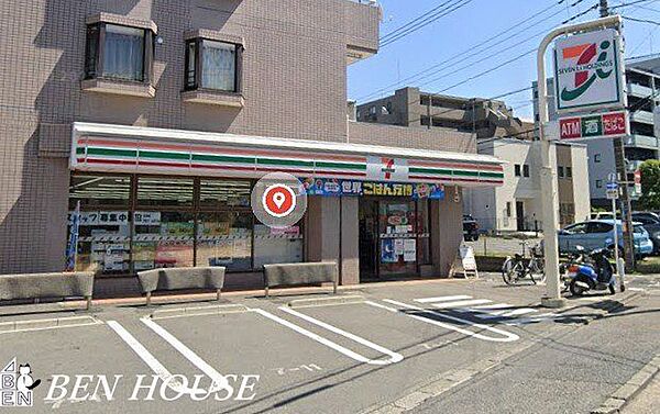セブンイレブン川崎野川くぬぎ坂店 徒歩1分。時間がない時にさっと寄れて便利なコンビニ。 80m