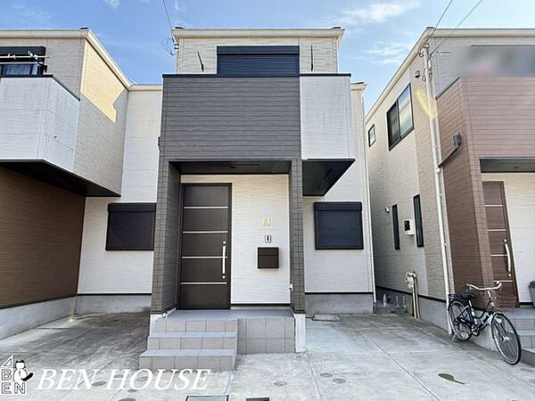 ・1階二部屋には収納完備でスッキリ片付きます・階段下収納にはお掃除道具などの隠しておきたいものの収納に大変便利ですね・玄関にはシューズボックス完備で玄関周りもスッキリ片付きます