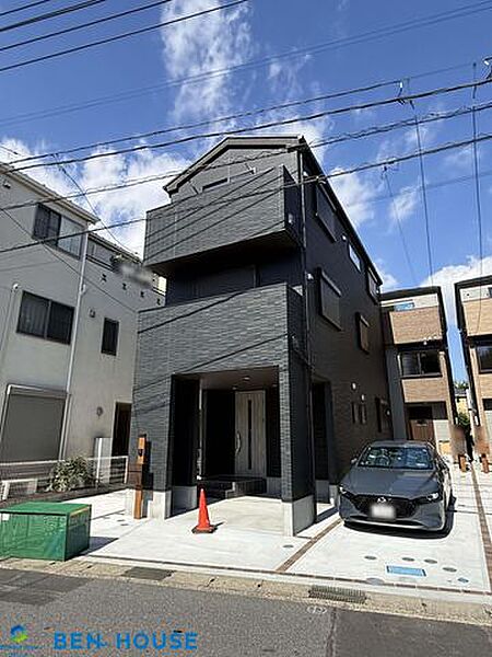 24時間換気システムでは常時換気してくれます。「給気口」から空気を室内に取り込み、「排気口」から排出することによって空気を循環させ、ゆっくりと部屋の空気を入れ換えてくれますので常に新鮮な空気です。