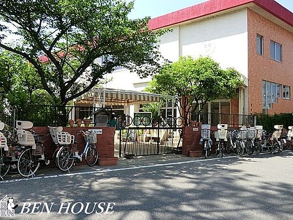 宮前幼稚園 徒歩8分。教育面に力を入れている幼稚園です。就学前のお子様のコミュニティ作りにも◎ 600m