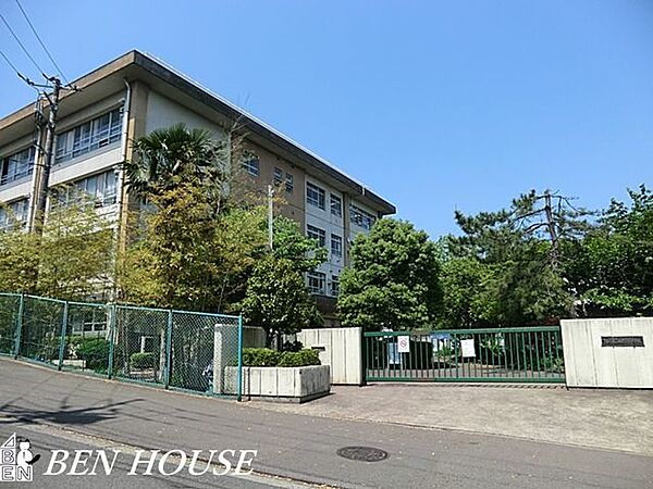 川崎市立西野川小学校 徒歩6分。教育施設が近くに整った、子育て世帯も安心の住環境です。 480m