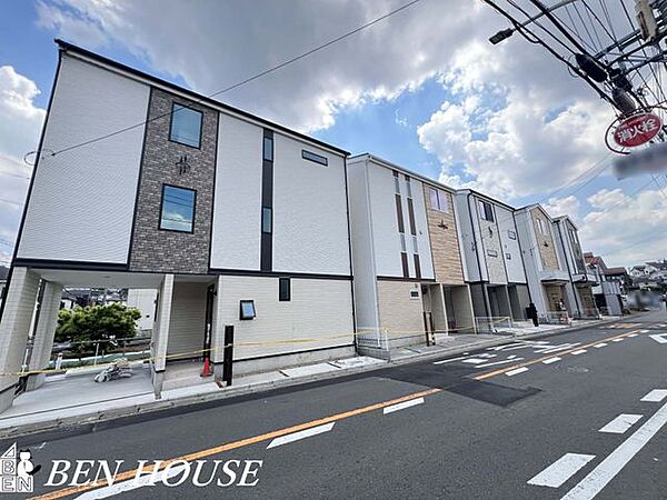 ビルトイン食洗機付きシステムキッチン・手洗いよりも節水・節約が可能な食洗器付き、パワフルな洗いで汚れも綺麗に落とします・お片付けの時間も短縮でき、食後のご家族とのお時間も増えますね