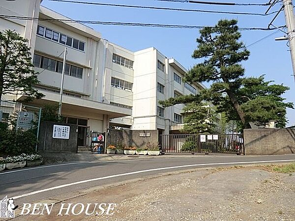 川崎市立南野川小学校 徒歩4分。教育施設が近くに整った、子育て世帯も安心の住環境です。 250m