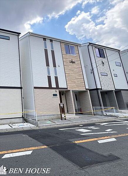 ・トイレと洗面台は2か所づつ設置があり朝の慌ただしい時間もスムーズに準備できますね・お掃除もしやすいです・日々の暮らしをサポートしてくれる充実の仕様・設備搭載で販売中・是非ご確認ください