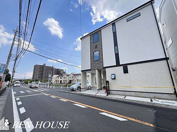 ・全窓網戸が標準装備で新生活での初期費用を抑えることができます・シャッター雨戸と玄関カードキーで防犯性も高まります・対面キッチンでリビング全体を伺いながらお料理できます