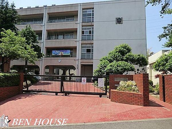 川崎市立野川中学校 徒歩17分。部活動帰りの帰宅も安心の距離です！ 1300m