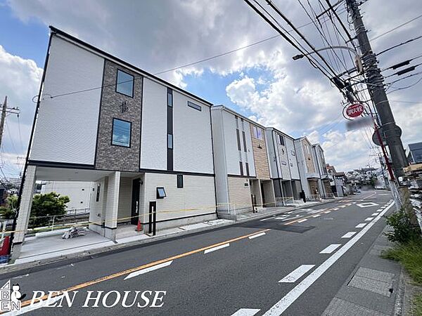 ・全窓網戸が標準装備で新生活での初期費用を抑えることができます・シャッター雨戸と玄関カードキーで防犯性も高まります・対面キッチンでリビング全体を伺いながらお料理できます