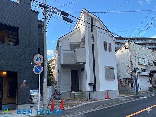 ・トイレと洗面台は2か所にございます・各居室の収納完備でスッキリ片付きます・ＴＶモニター付インターホン完備で来客を確認してから対応できます・複層ガラスで防犯性も高まり断熱性も高くなります