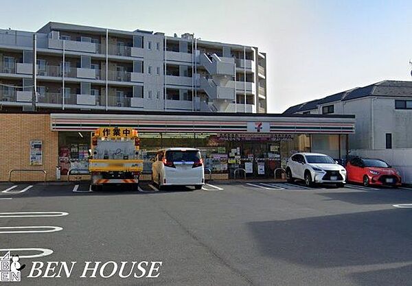 セブンイレブン横浜東寺尾1丁目店 徒歩6分。お出かけ前やお帰りの立ち寄りにも便利なコンビニ。 440m