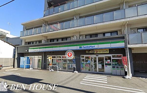 ファミリーマート横浜西寺尾一丁目店 徒歩9分。お出かけ前やお帰りの立ち寄りにも便利なコンビニ。 670m