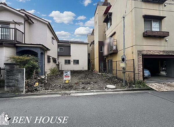 ・京急大師線「東門前」駅へ平坦徒歩3分・平坦地で自転車やバイクも運転しやすく、小学校や公園が近く子育て環境良好・「ＪＲ川崎」「京急川崎」駅周辺には商業施設も多数あり生活至便な環境です