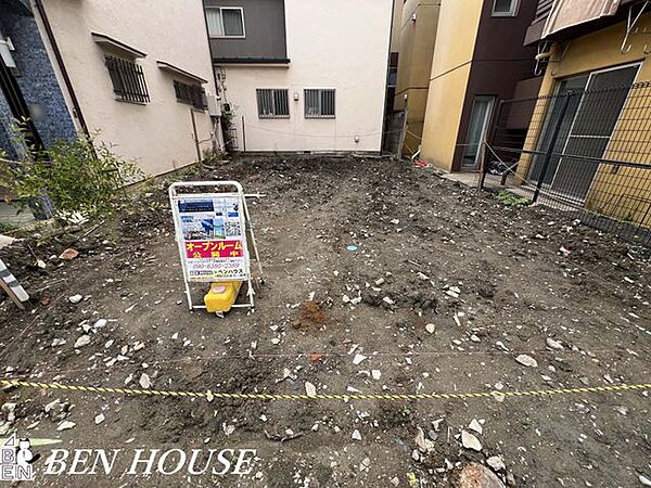 ・トイレは2ヶ所に設置がございますので、朝の支度で込み合う時間もスムーズに準備ができます・日々の生活をサポートしてくれる充実の仕様・設備搭載で販売中・現地へのご案内はいつでも可能です
