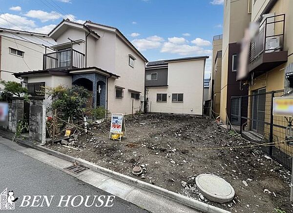 ・洗面室内が広くカウンターを置けば家事作業ができる十分な広さがございます・毎日の家事がスムーズにできますね・収納を置いてリネン庫としたり工夫次第で多目的に利用できます・是非ご確認ください