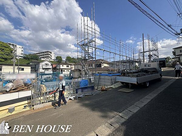 ・南に面したバルコニーでは採光たっぷり、洗濯物の乾きも早そうですね・2か所にバルコニーございます・トイレは各階にあり朝の込み合う時間帯もスムーズ・ＴＶモニター付インターホン付き