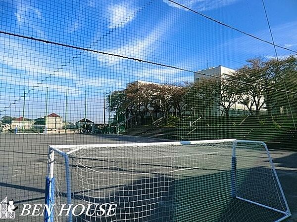 横浜市立城郷中学校 徒歩29分。部活動帰りの帰宅も安心の距離です！ 2270m