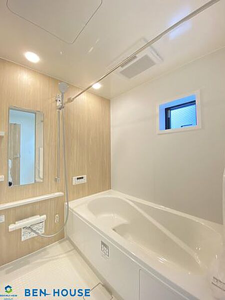 浴室・浴室乾燥機は湿気を排除し、カビ防止に大活躍。寒い冬のヒートショック対策にも・窓もあり、風通しもバッチリ。カビも防げますね・充実の仕様・設備は是非とも現地でお確かめください