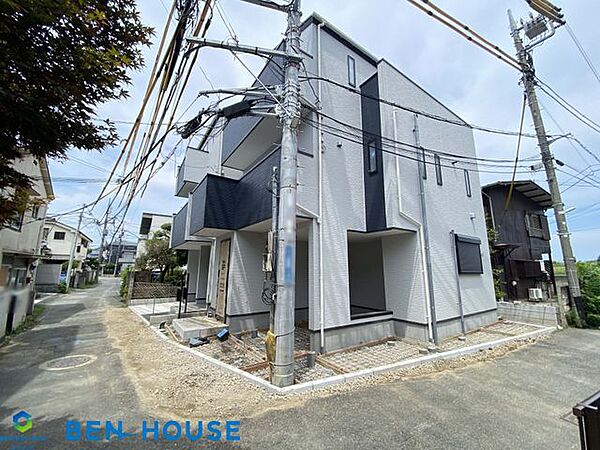 ・南に面した前面道路で、リビングも南に面し採光たっぷり取り込むことができますね・南面の2か所のバルコニーでは洗濯物がたっぷり干せて乾きも早そうです・充実の仕様・設備搭載で販売中