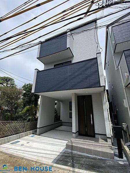 ・ＴＶモニター付きインターホンは、室内のモニターに来客の姿が映し出され、応答する前に相手の顏や姿などを確認してから対応できますので安心ですね・充実の仕様・設備搭載で販売中・是非ご確認ください