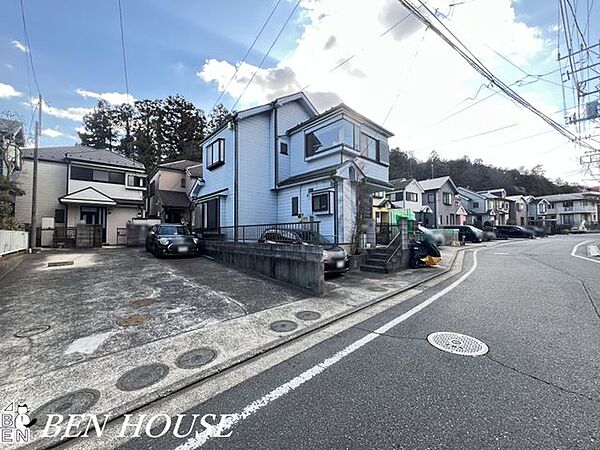 ・至近の今川公園では日々のお散歩やジョギングコースにいかがでしょうか・前面道路との高低差はございません・前面道路は幅員約6．5ｍと広く駐車もしやすいです