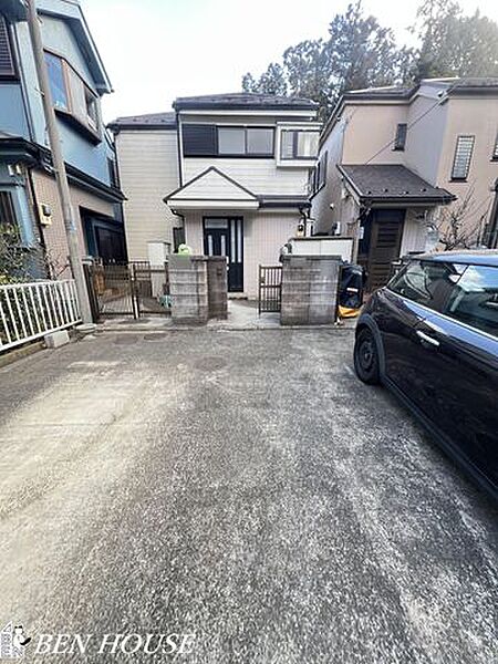 ・32坪超の広々敷地に古家付きで販売中・今川公園至近で日々のお散歩やジョギングコースにいかがでしょうか、緑が多く季節を感じながら生活できます・閑静な住宅街に位置しており生活環境良好