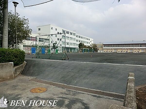 横浜市立旭中学校 徒歩14分。部活動帰りの帰宅も安心の距離です！ 1100m