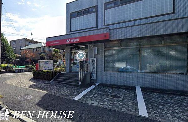 横浜今宿南郵便局 徒歩9分。荷物の配送や受取りに便利な郵便局。利用しやすい場所にあります。 700m