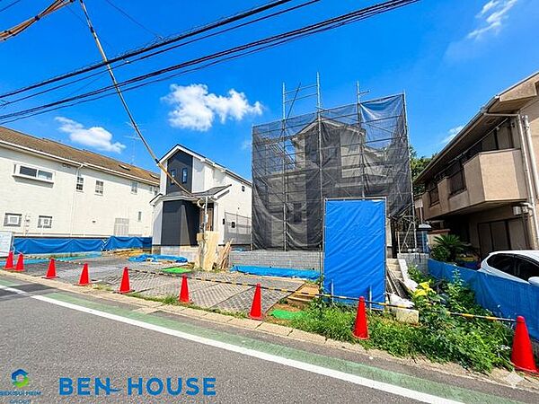・シャワートイレは各階に設けられており朝の込み合う時間帯もスムーズに支度できます・ハンドシャワー付洗面台では洗髪はもちろんお掃除もしやすいです・ＴＶモニター付インターホン完備