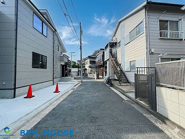 ・見た目もスッキリな浄水器内蔵型のキッチン水栓です・重たいお水を買わなくてもいつでも浄水されたお水を飲むことができますね・お子様や調理にも安心して利用できます・是非ご確認ください