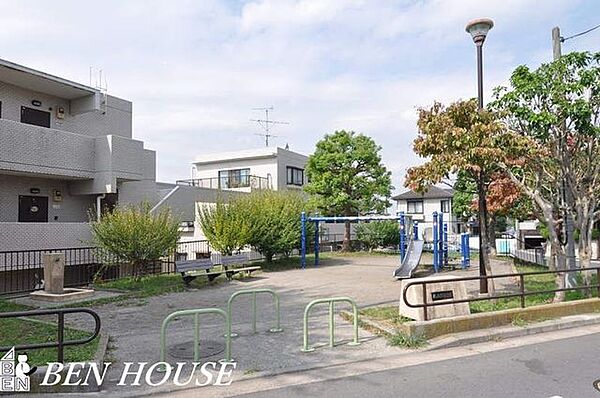 梶山上台公園 徒歩5分。 340m