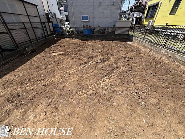 ・全室網戸付きで新生活での初期費用を抑えることができますね・シャッター雨戸で防犯面も安心です・南に面したバルコニーでは採光たっぷり、洗濯物の乾きも早そうです・是非ご確認ください