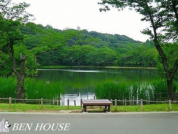 県立三ツ池公園 徒歩15分。 1150m