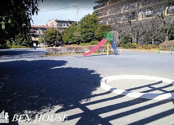 八千代田公園 徒歩10分。 780m